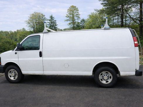 Used 2013 Chevrolet Express 2500 Van 3D image 4