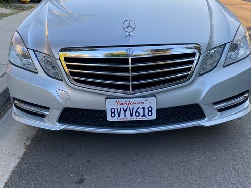 Used 2012 Mercedes-Benz E 550 4MATIC Sedan image 4