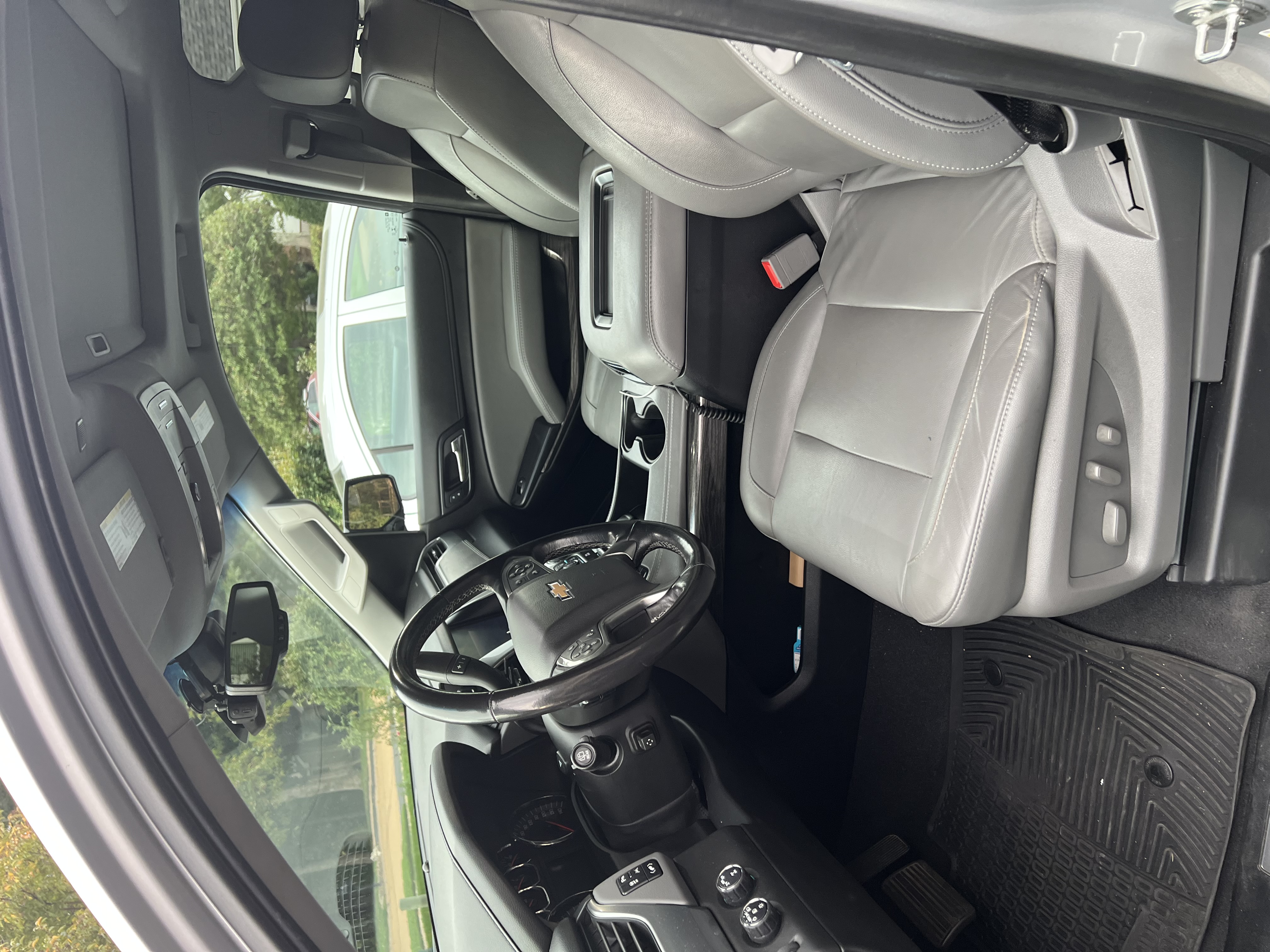 Used 2020 Chevrolet Suburban LT image 8
