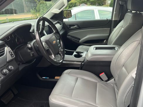 Used 2020 Chevrolet Suburban LT image 8
