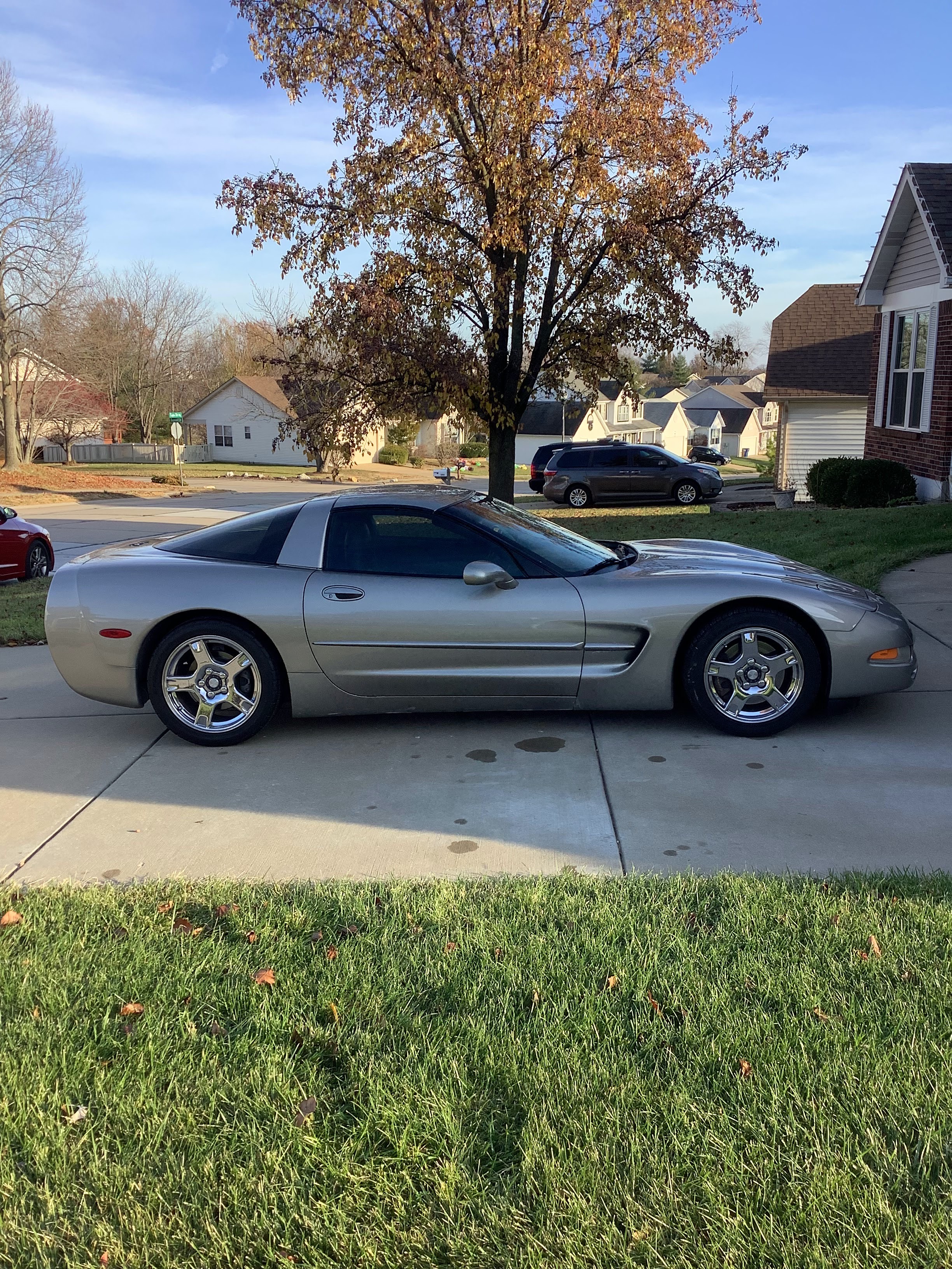 Used 1999 Chevrolet Corvette Coupe w/ Memory Pkg RWD image 2