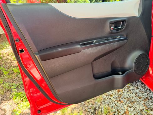 Used 2012 Toyota Yaris LE FWD image 26