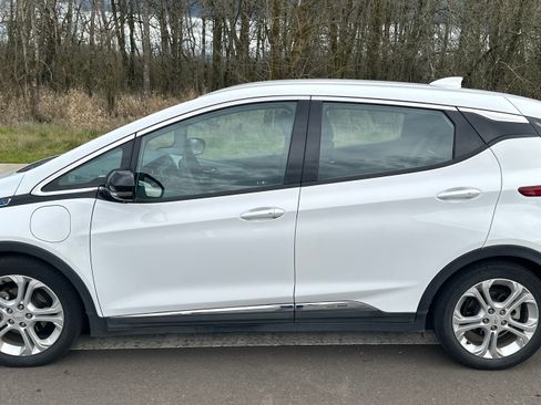 Used 2017 Chevrolet Bolt LT image 9