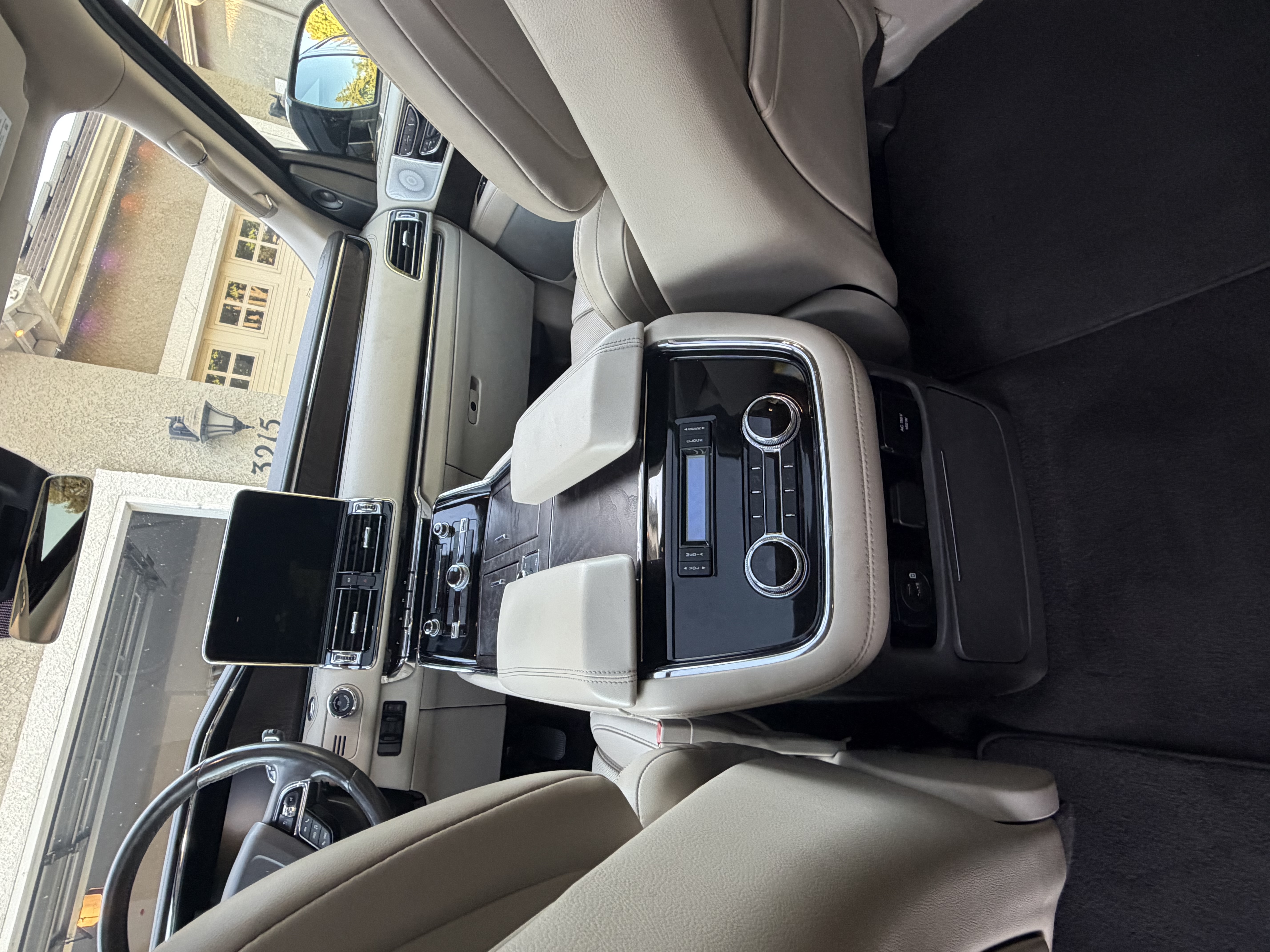 Used 2021 Lincoln Navigator Reserve w/ Luxury Package AWD/4WD image 12