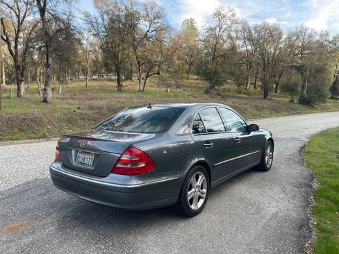 Used 2006 Mercedes-Benz E 350 Sedan image 9
