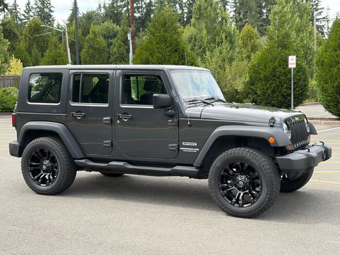 Used 2010 Jeep Wrangler Unlimited Sport AWD/4WD image 6