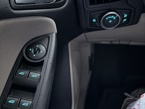 Used 2018 Ford Focus SE image 15