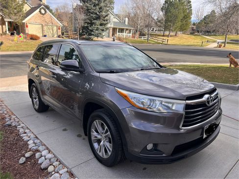 Used 2015 Toyota Highlander XLE image 4