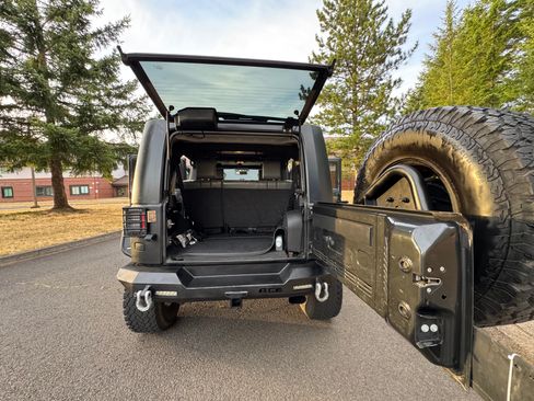 Used 2010 Jeep Wrangler Unlimited Rubicon w/ Dual Top Group AWD/4WD image 24