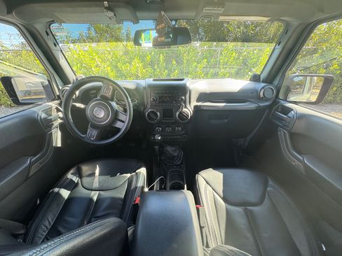 Used 2014 Jeep Wrangler Unlimited Sport image 9