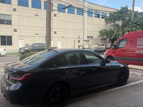 Used 2024 BMW 330i Sedan w/ M Sport Package RWD image 4