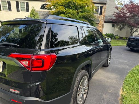 Used 2017 GMC Acadia SLT AWD/4WD image 9
