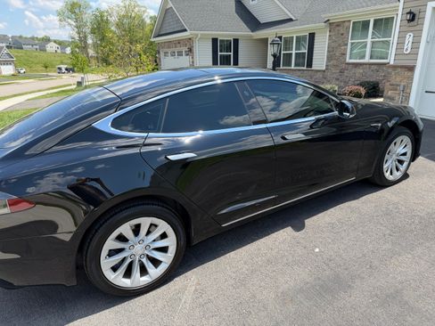 Used 2017 Tesla Model S 75D AWD/4WD image 4