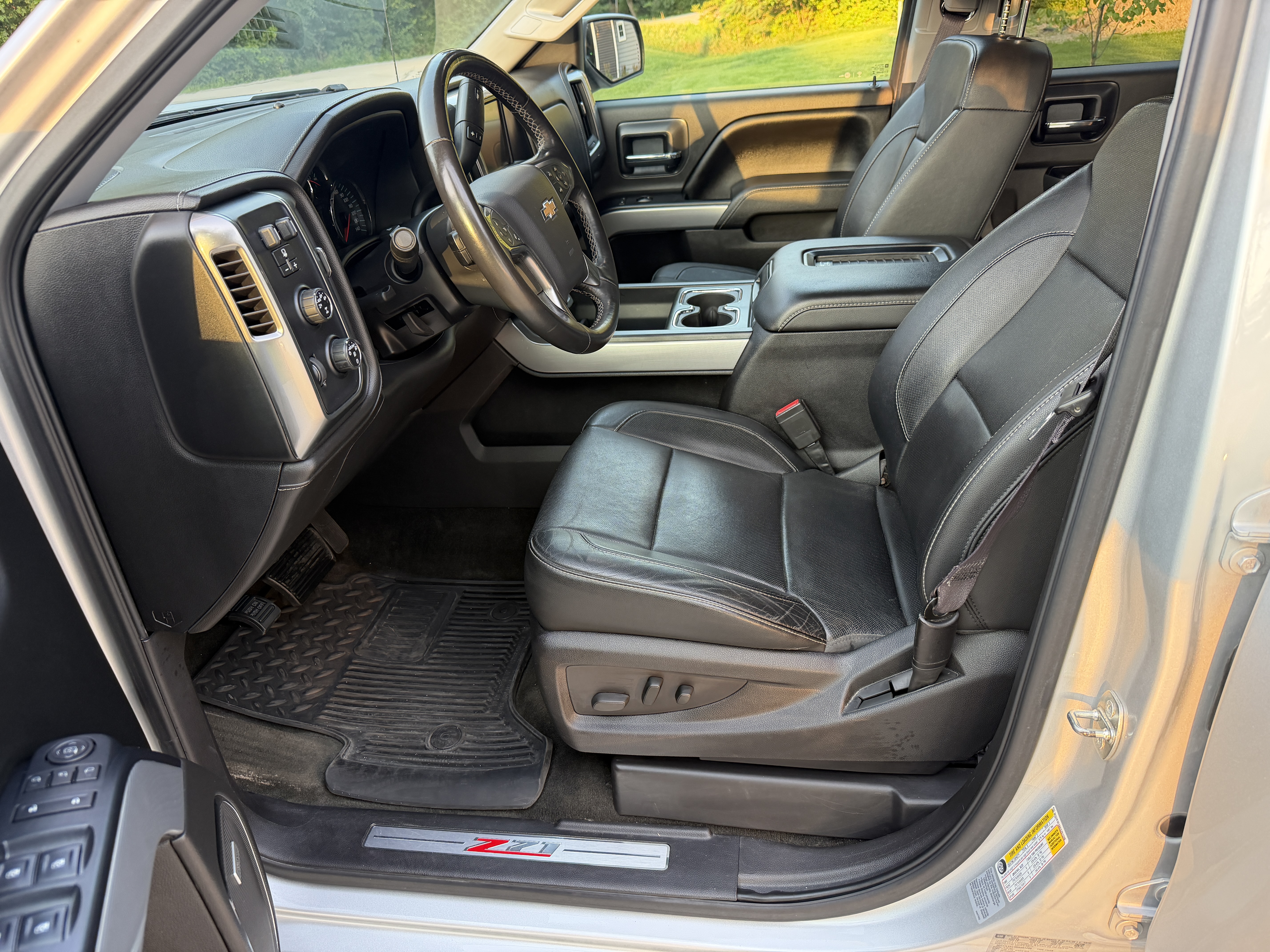Used 2016 Chevrolet Silverado 1500 LTZ Z71 w/ LTZ Plus Package AWD/4WD image 13