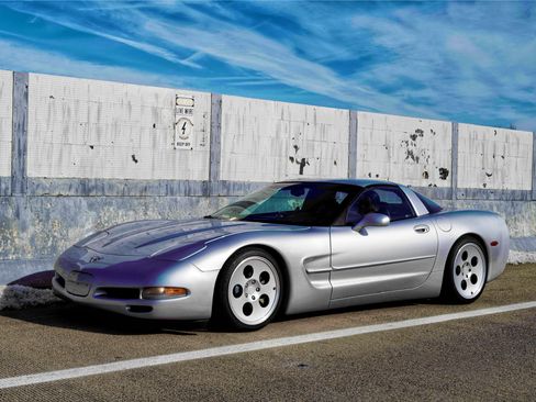 Used 2003 Chevrolet Corvette Coupe w/ Preferred Equipment Group image 1