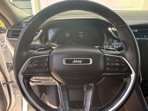 Used 2021 Jeep Grand Cherokee L Limited AWD/4WD image 9