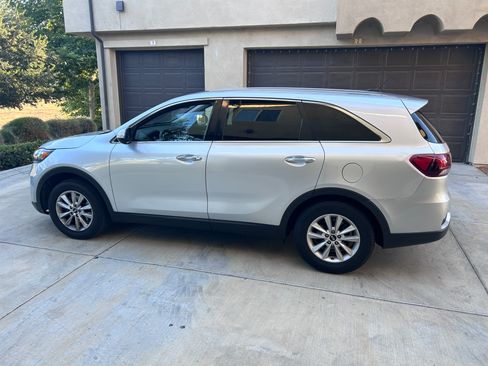 Used 2019 Kia Sorento FWD image 5