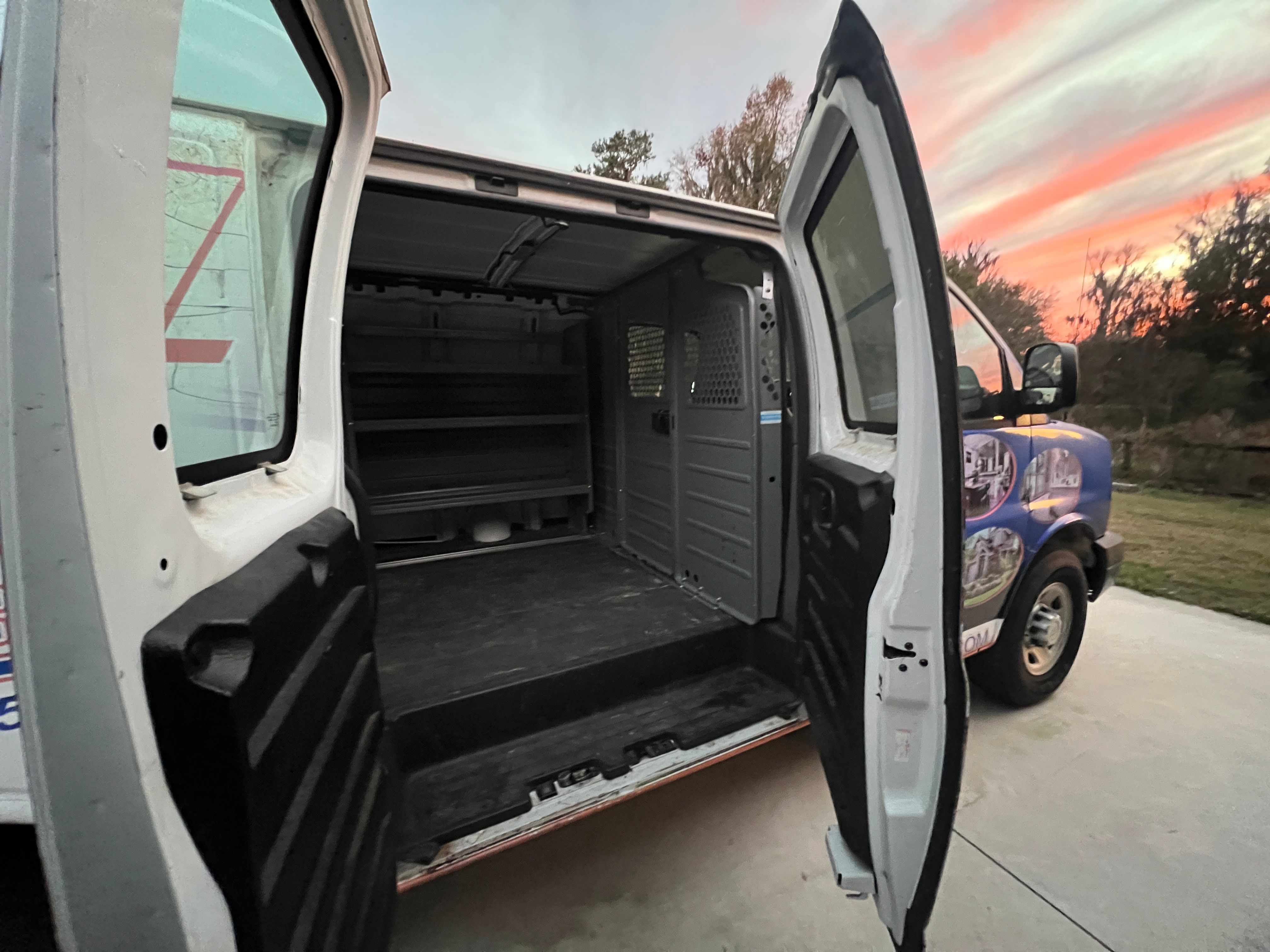 Used 2016 Chevrolet Express 2500 RWD image 6