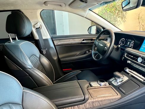 Used 2022 Genesis G90 3.3T Premium image 9