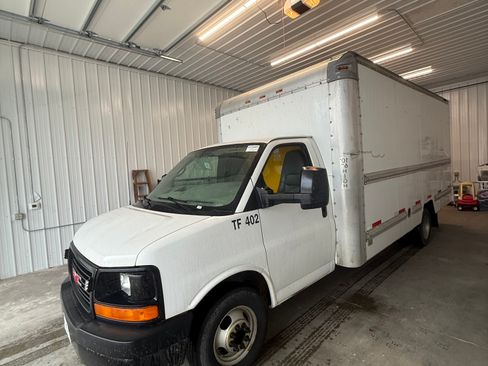Used 2010 GMC Savana 3500 Extended RWD image 1