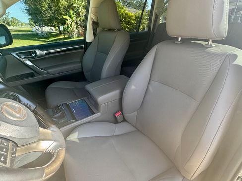 Used 2021 Lexus GX 460 Premium w/ Accessory Package image 26