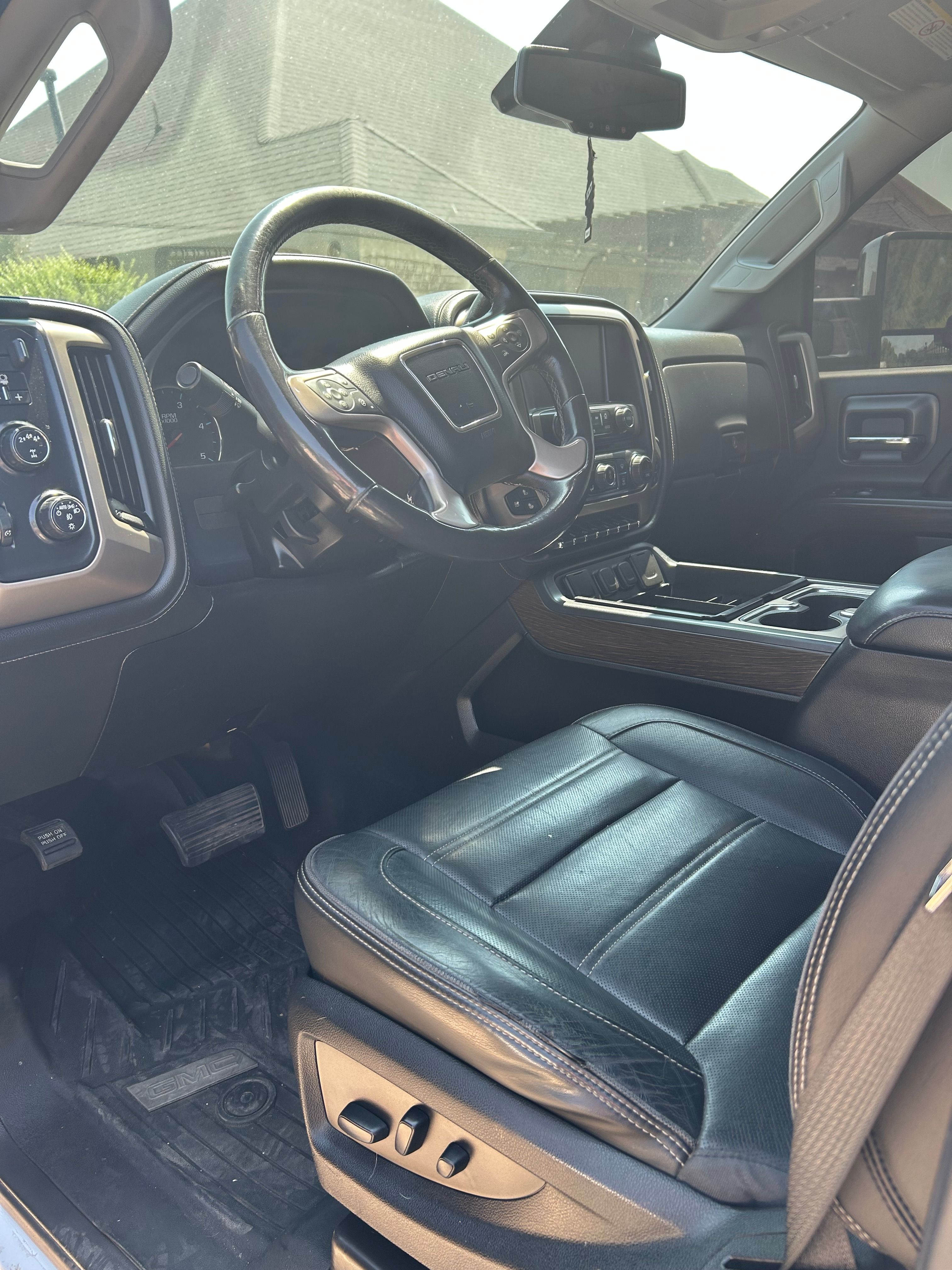 Used 2018 GMC Sierra 2500 Denali w/ Duramax Plus Package AWD/4WD image 25