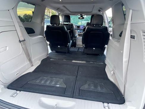 Used 2018 Chrysler Pacifica Limited FWD image 30