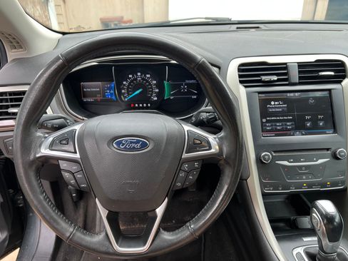Used 2015 Ford Fusion SE w/ Equipment Group 202A image 12