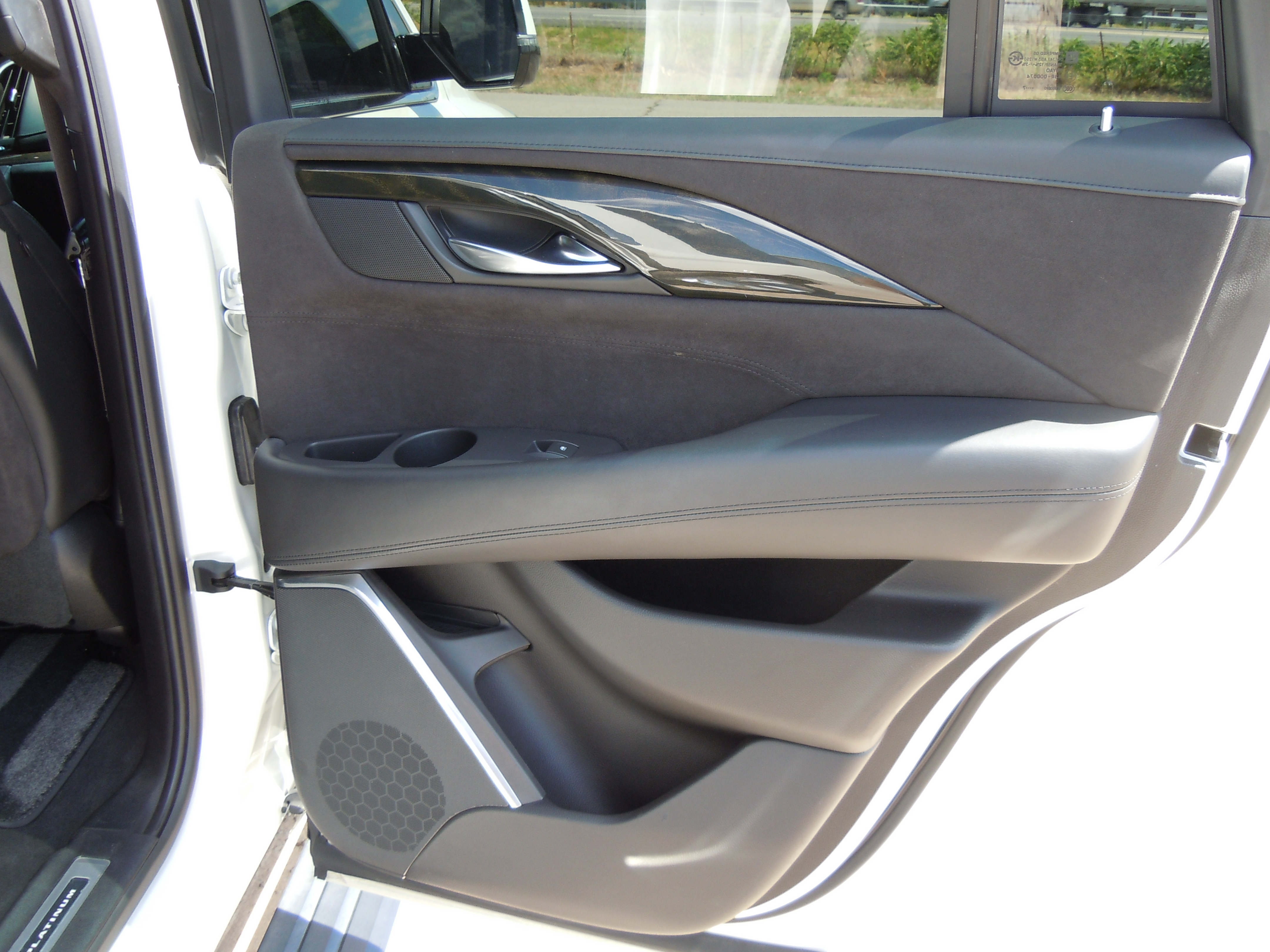 Used 2017 Cadillac Escalade Platinum AWD/4WD image 22