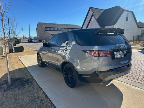 Used 2021 Land Rover Discovery S R-Dynamic image 4