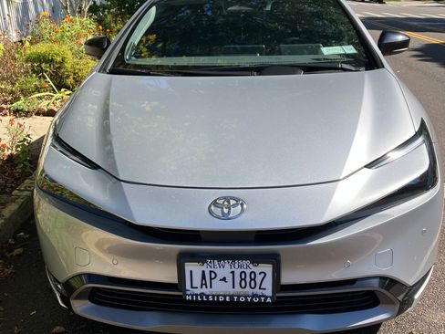Used 2023 Toyota Prius Limited image 1