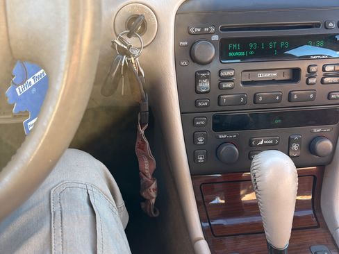 Used 2001 Cadillac Seville SLS image 6