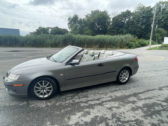 Used 2004 Saab 9-3 Arc FWD image 2