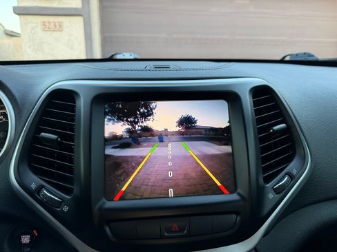 Used 2014 Jeep Cherokee Limited w/ Luxury Group FWD image 11