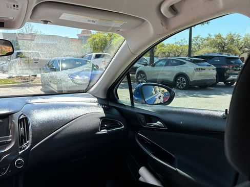 Used 2018 Chevrolet Cruze LT w/ Convenience Package image 21