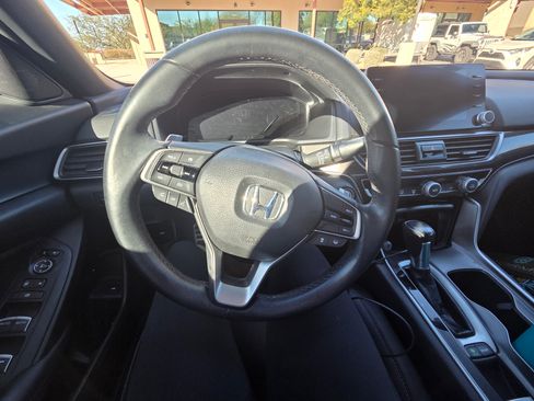 Used 2018 Honda Accord Sport image 11