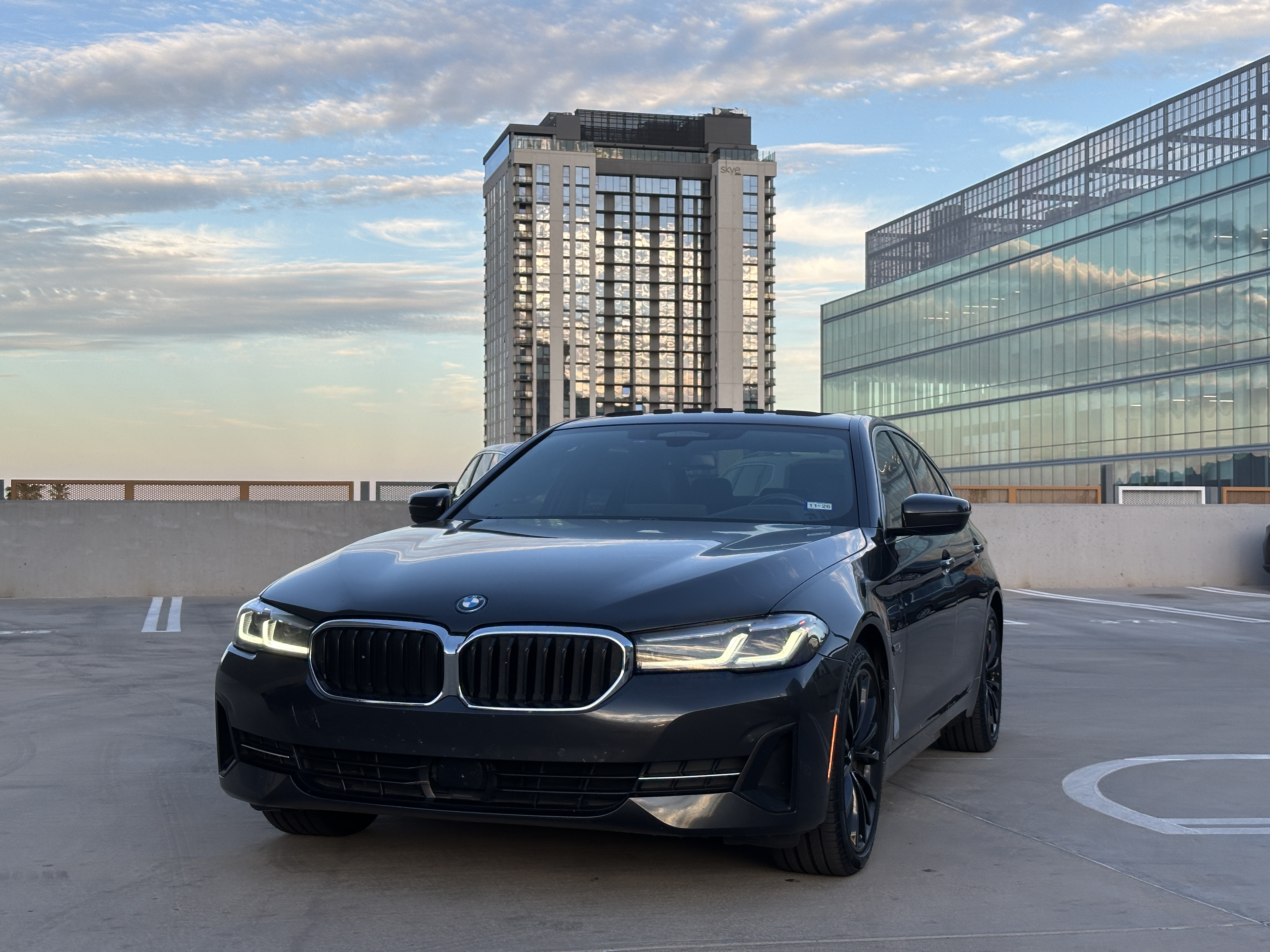 Used 2022 BMW 530e w/ Premium Package RWD image 1