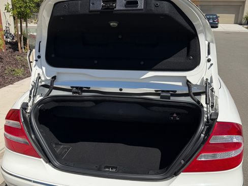 Used 2005 Mercedes-Benz CLK 320 Cabriolet image 4