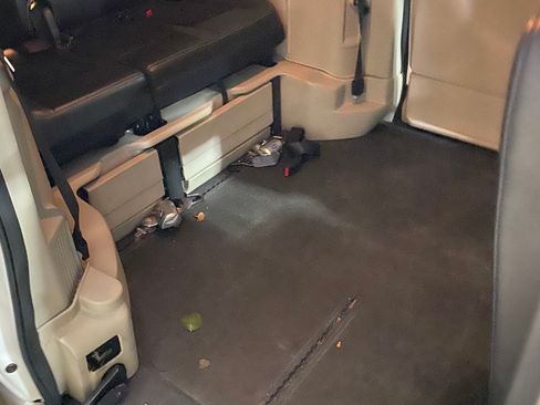 Used 2017 Dodge Grand Caravan SXT image 11