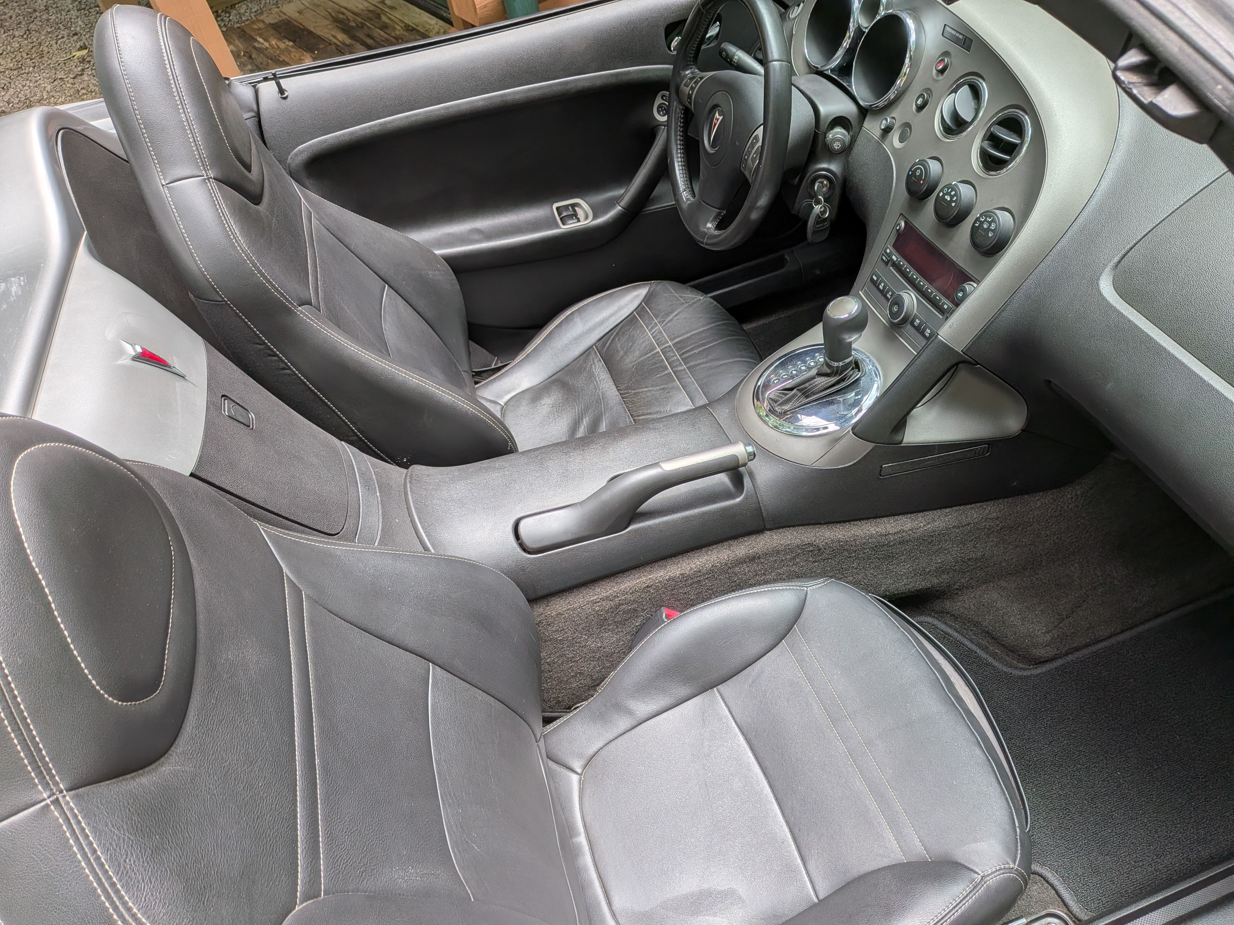 Used 2006 Pontiac Solstice Convertible w/ Premium Package RWD image 9