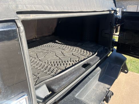 Used 2017 Jeep Wrangler Unlimited Sport w/ Connectivity Group AWD/4WD image 17