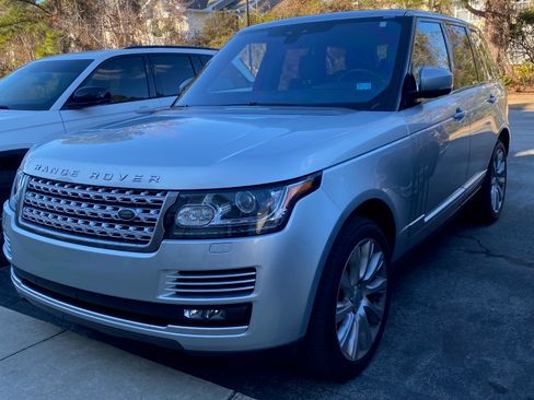 Used 2017 Land Rover Range Rover Supercharged image 2