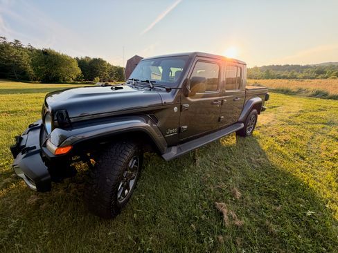 Used 2020 Jeep Gladiator Overland AWD/4WD image 5