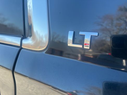 Used 2016 Chevrolet Suburban LT image 2