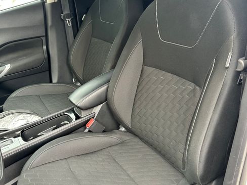 Used 2024 Nissan Kicks SV image 2