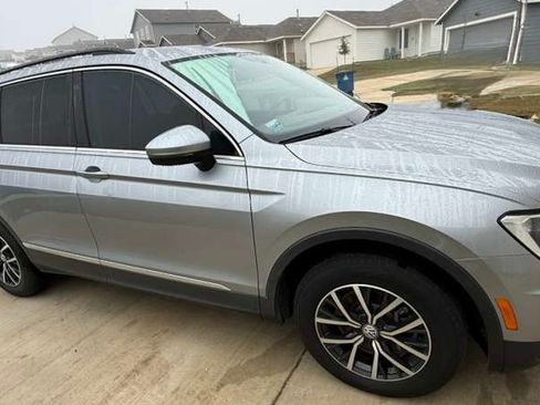 Used 2020 Volkswagen Tiguan SE image 12