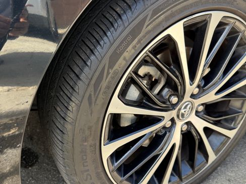 Used 2019 Toyota Camry SE image 1