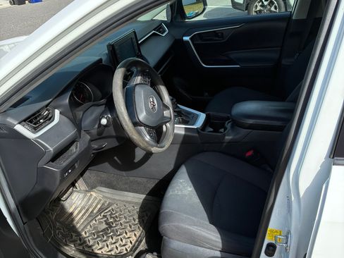 Used 2021 Toyota RAV4 LE image 13