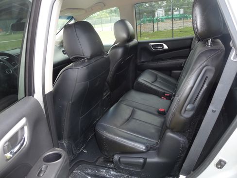 Used 2014 Nissan Pathfinder Platinum FWD image 19