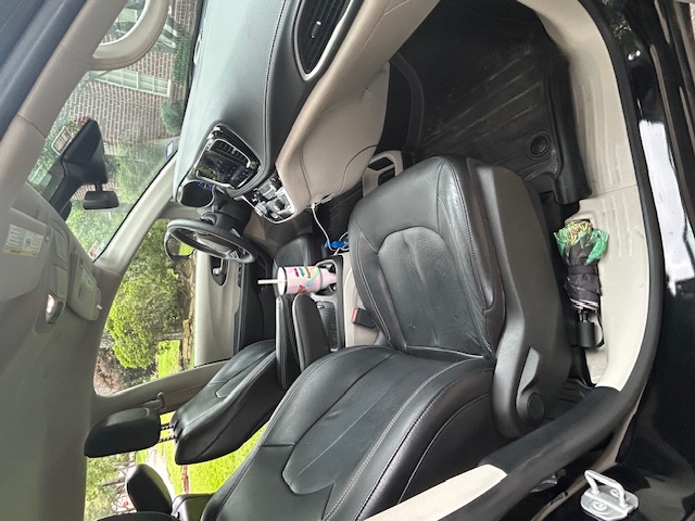 Used 2022 Chrysler Pacifica Touring-L FWD image 13